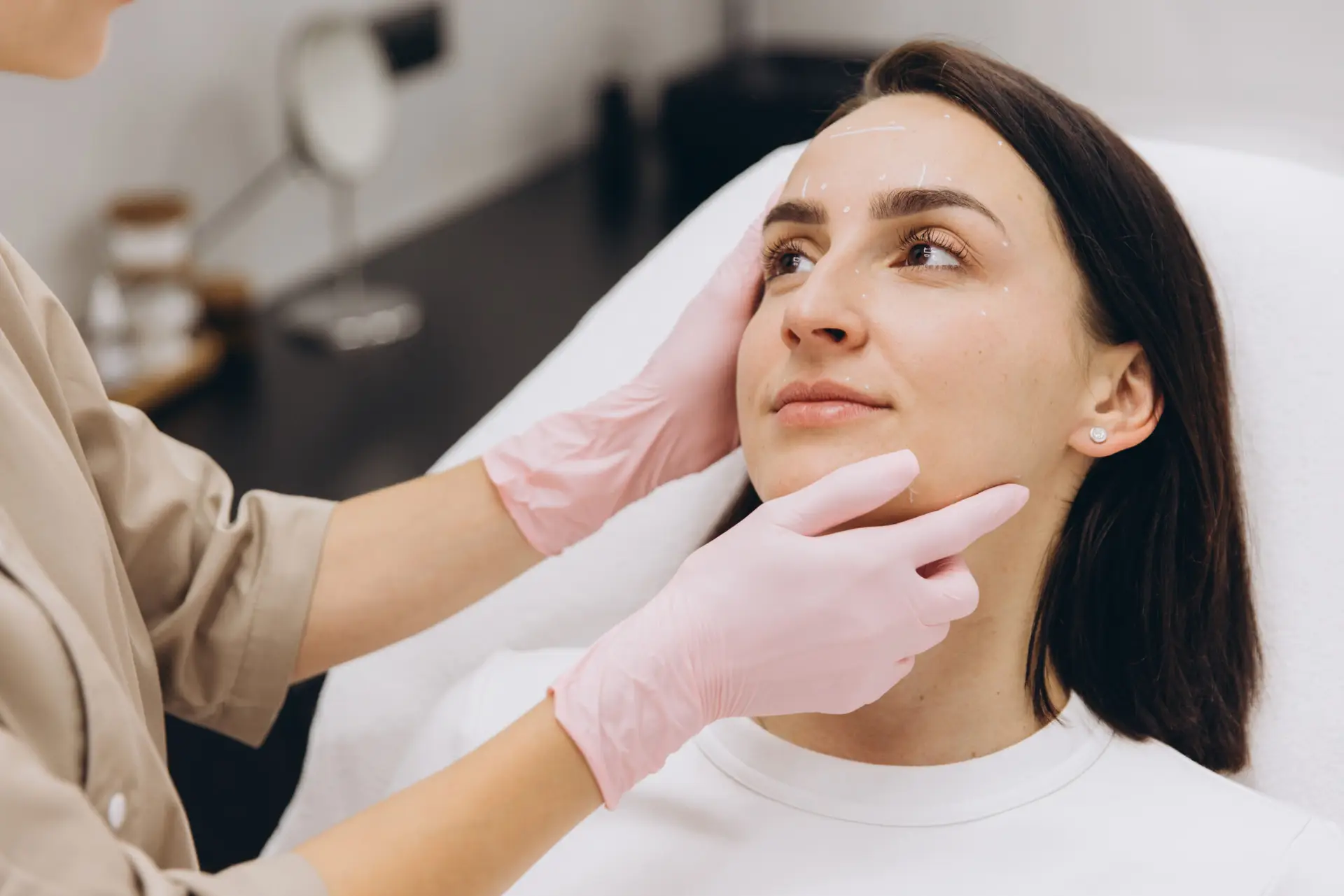aesthetics clinic preparing to inject neurotoxic
